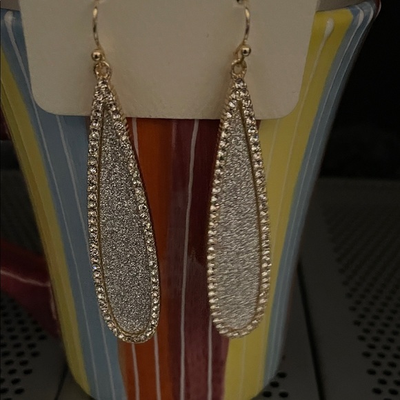 its Jewelry - Gold and Silver Drop Earrings